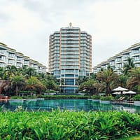 Hotel Online gray and brown concrete buildings